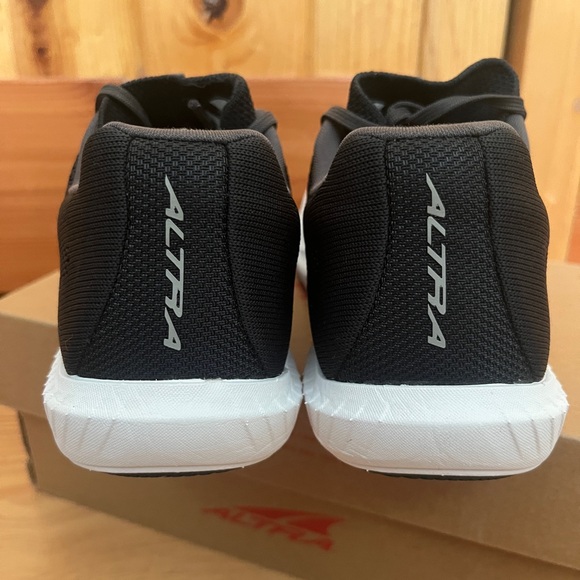 Like New Women’s Altra Escalante 4 Black Athletic Running Shoes size 7 - Picture 7 of 10